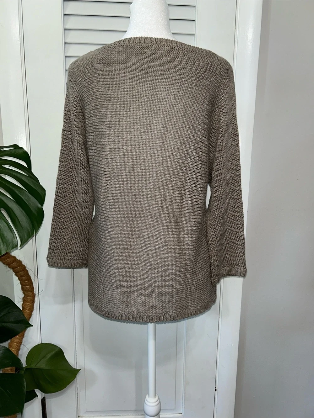 Chico’s Size 1 Neutral Knit Sweater – Minimalist Chic
